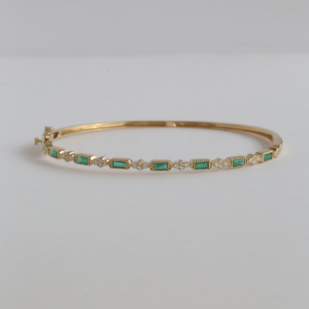 American Jewelry 14k Yellow Gold 1.34ctw Emerald .22ctw Diamond Bangle Bracelet