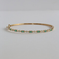 American Jewelry 14k Yellow Gold 1.34ctw Emerald .22ctw Diamond Bangle Bracelet