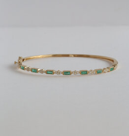 American Jewelry 14k Yellow Gold 1.34ctw Emerald .22ctw Diamond Bangle Bracelet