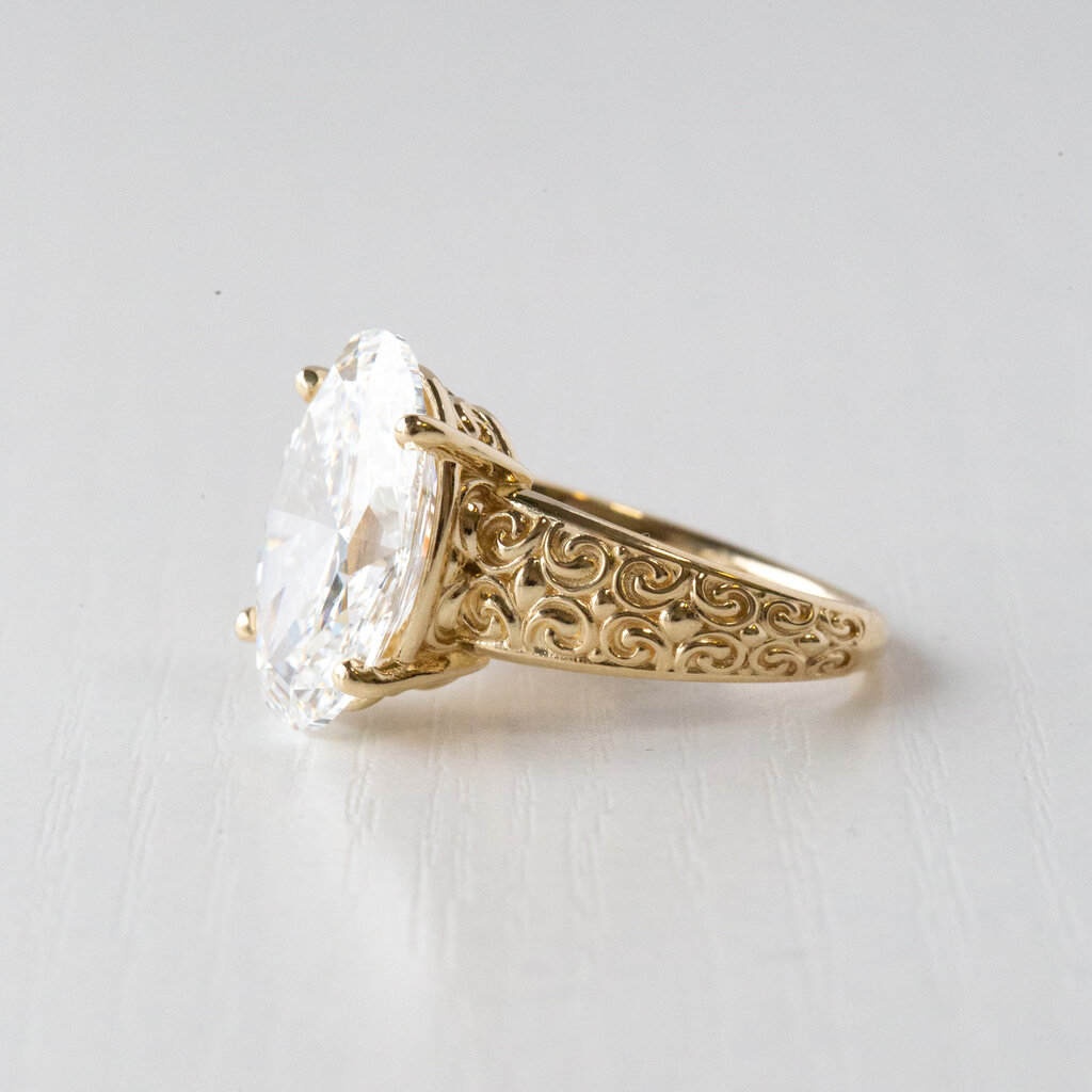 American Jewelry 14k Yellow Gold 7.01ct E/VVS2 Lab Grown Oval Filigree Solitaire Engagement Ring (Size 6.5)