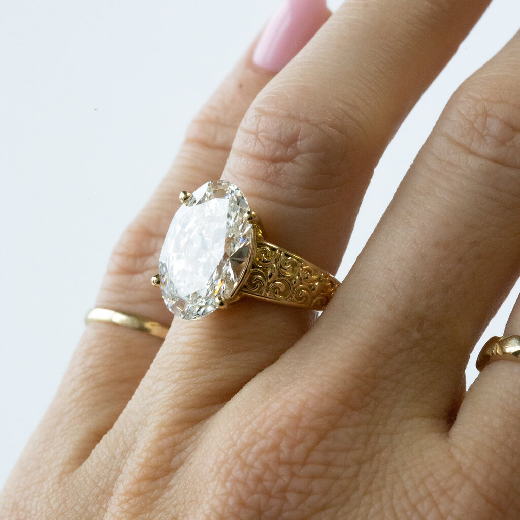 American Jewelry 14k Yellow Gold 7.01ct E/VVS2 Lab Grown Oval Filigree Solitaire Engagement Ring (Size 6.5)