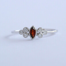 American Jewelry 14k White Gold 0.10ctw Diamond 0.17ct Garnet Marquise Bezel Set Ring (Size 7)