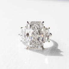 American Jewelry Platinum 11.12ctw F/VS1 IGI 3-Stone Radiant and Cadillac Hidden Halo Engagement Ring (Size 6)