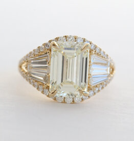 American Jewelry 18k Yellow Gold 5.27ctw (4.02 L/VS1 IGI Ctr) Emerald & Baguette Cut Diamond Split Shank Engagement Ring
