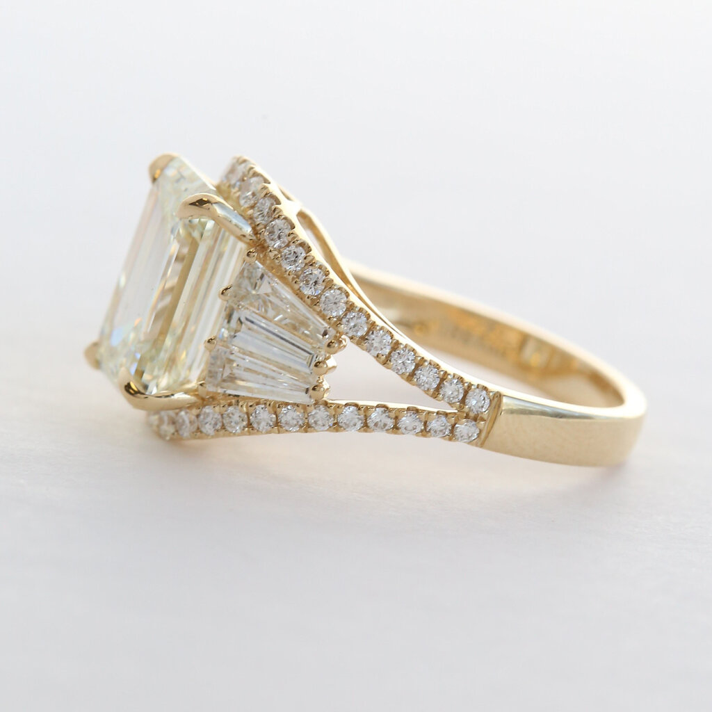 American Jewelry 18k Yellow Gold 5.27ctw (4.02 L/VS1 IGI Ctr) Emerald & Baguette Cut Diamond Split Shank Engagement Ring