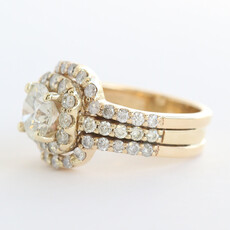American Jewelry ESTATE 14K Yellow Gold 3ctw (1.5 I-J/VS2 Ctr) Round Diamond Cushion Halo Engagement Ring and Wedding Band Set