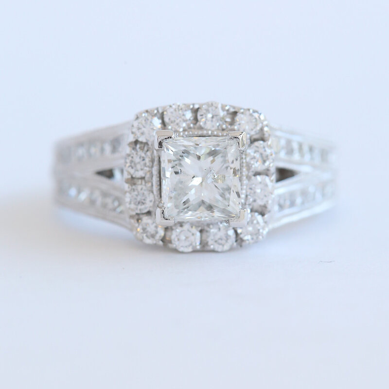 American Jewelry ESTATE 14k White Gold Approx. 2ctw (1.00 I/I2 Ctr) Princess Diamond Split Shank Halo Engagement Ring