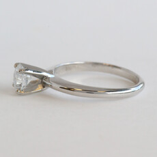American Jewelry Platinum .73ct H/VS1 Round Brilliant Diamond Solitaire Engagement Ring