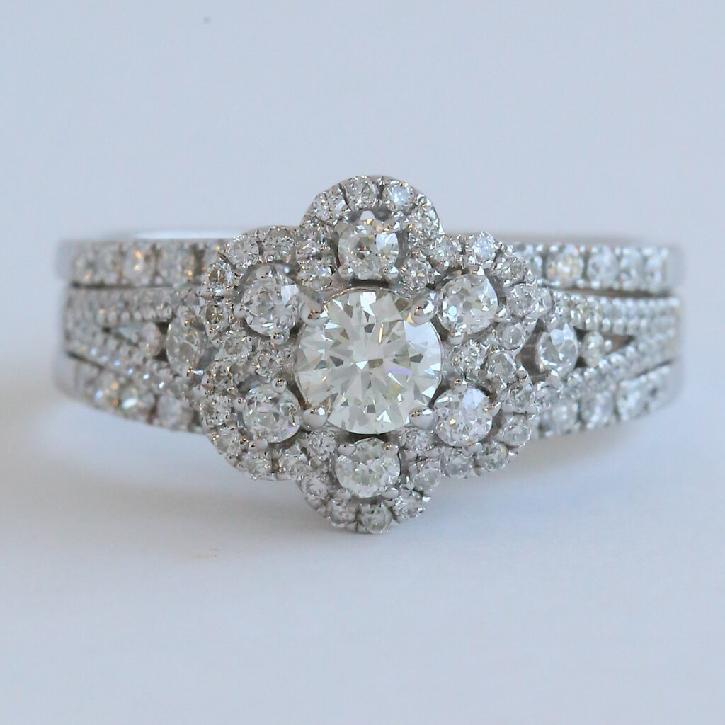 American Jewelry ESTATE 14k Approx. 1.50ctw Diamond Flower Halo Wedding Band Engagement Ring Set