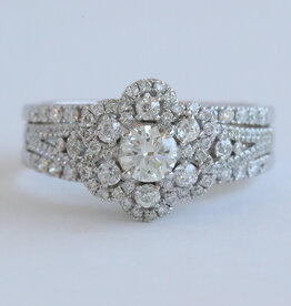 American Jewelry ESTATE 14k Approx. 1.50ctw Diamond Flower Halo Wedding Band Engagement Ring Set