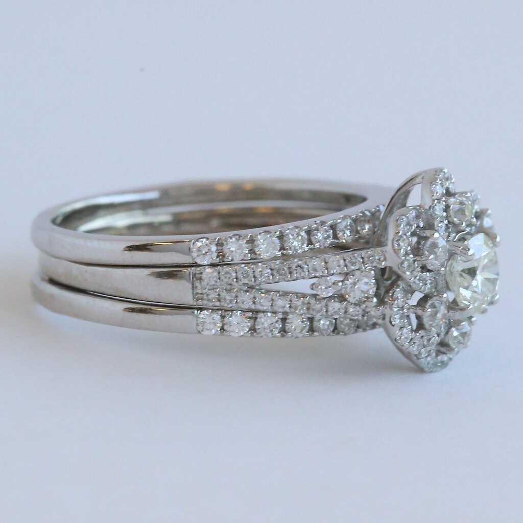 American Jewelry ESTATE 14k Approx. 1.50ctw Diamond Flower Halo Wedding Band Engagement Ring Set