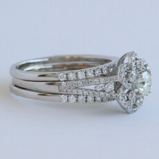 American Jewelry ESTATE 14k Approx. 1.50ctw Diamond Flower Halo Wedding Band Engagement Ring Set
