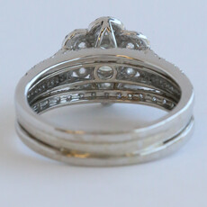 American Jewelry ESTATE 14k Approx. 1.50ctw Diamond Flower Halo Wedding Band Engagement Ring Set