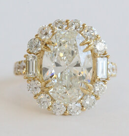 American Jewelry 18k Yellow Gold 7.97ctw (5.51 IGI G/VS2 Ctr) Lab Grown Oval Diamond Round & Baguette Halo Engagement Ring