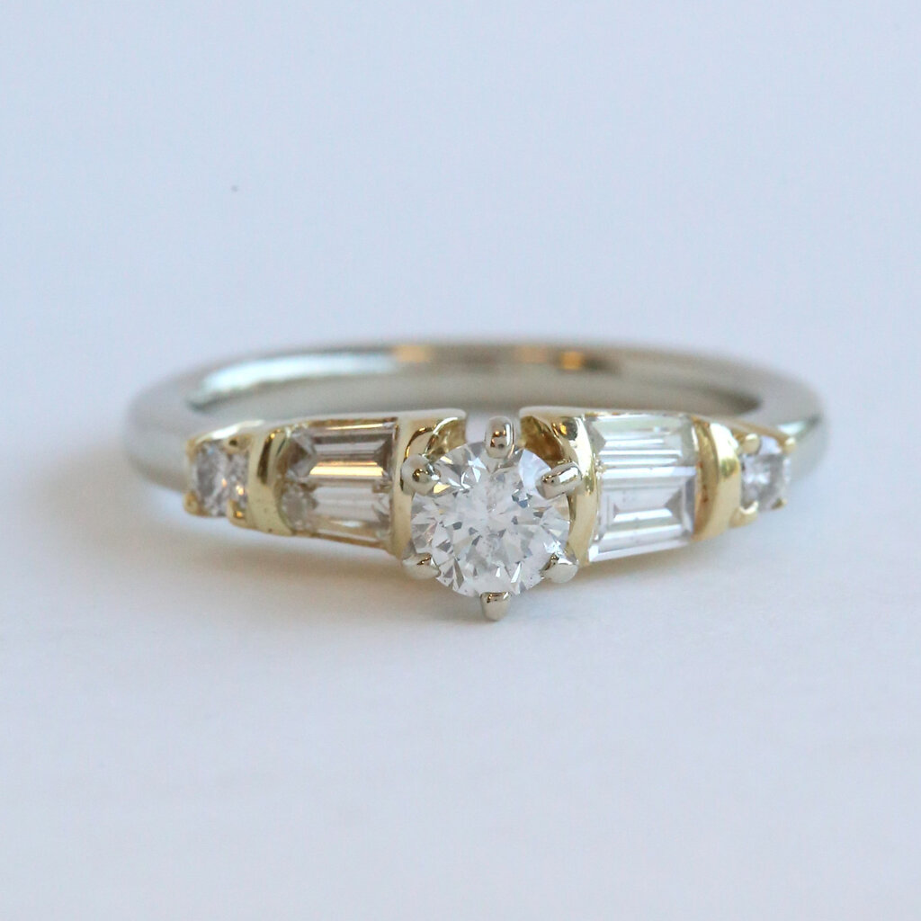 American Jewelry ESTATE 10kw/14ky Approx. .60ctw (.35 H/I1 Ctr) Round & Baguette Diamond Accented Solitaire Engagement Ring