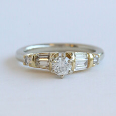 American Jewelry ESTATE 10kw/14ky Approx. .60ctw (.35 H/I1 Ctr) Round & Baguette Diamond Accented Solitaire Engagement Ring