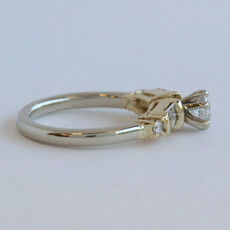 American Jewelry ESTATE 10kw/14ky Approx. .60ctw (.35 H/I1 Ctr) Round & Baguette Diamond Accented Solitaire Engagement Ring