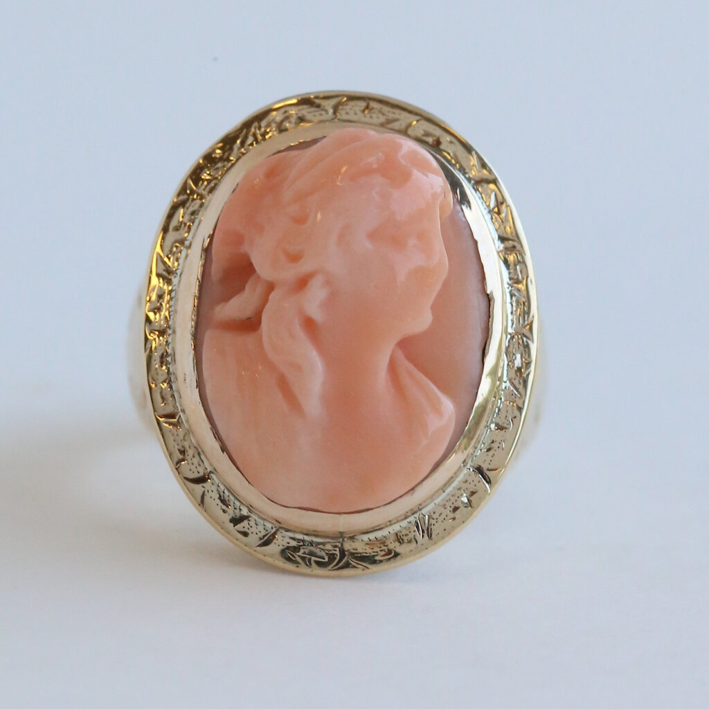 American Jewelry ESTATE 14k Yellow Gold Coral Cameo Locket Ring