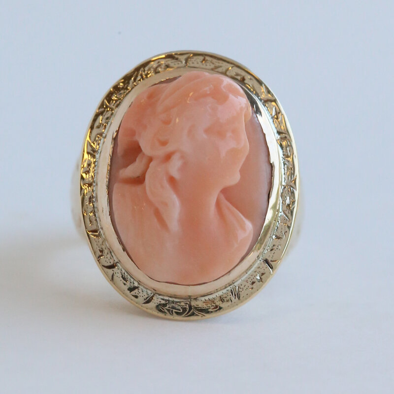 American Jewelry ESTATE 14k Yellow Gold Coral Cameo Locket Ring