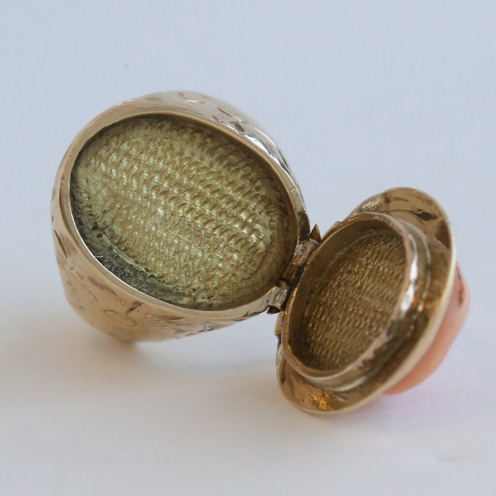American Jewelry ESTATE 14k Yellow Gold Coral Cameo Locket Ring
