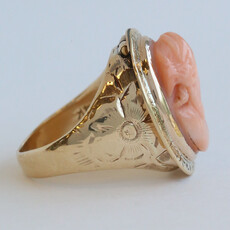 American Jewelry ESTATE 14k Yellow Gold Coral Cameo Locket Ring