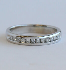 American Jewelry ESTATE 14k Approx .20ctw Diamond Channel Set Band Ring