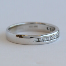 American Jewelry ESTATE 14k Approx .20ctw Diamond Channel Set Band Ring