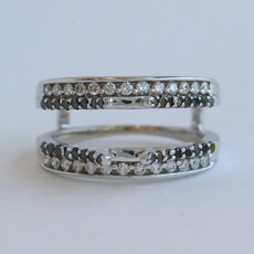 American Jewelry ESTATE 14k White Gold .15ctw Black Diamond .25ctw White Diamond Ring Guard