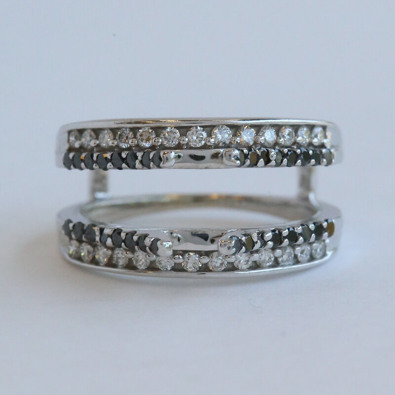 American Jewelry ESTATE 14k White Gold .15ctw Black Diamond .25ctw White Diamond Ring Guard
