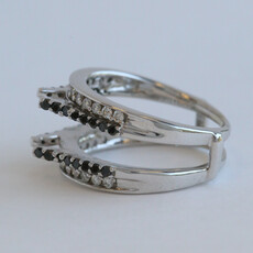 American Jewelry ESTATE 14k White Gold .15ctw Black Diamond .25ctw White Diamond Ring Guard