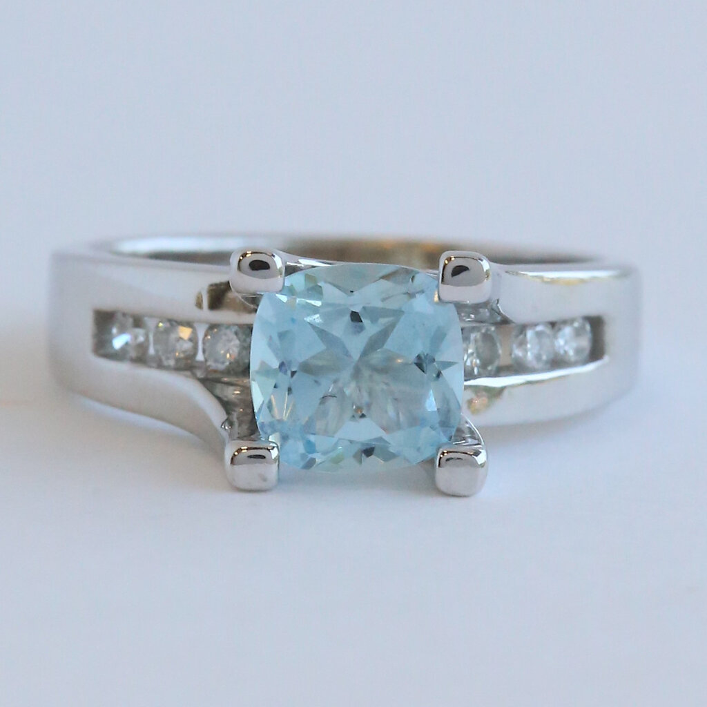 American Jewelry ESTATE 14k White Gold .25ctw Diamond 1.5ct Aquamarine Channel Set Ring