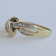 American Jewelry ESTATE 10k Yellow Gold Approx. .20ctw Diamond Knot Ring