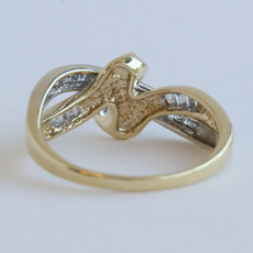 American Jewelry ESTATE 10k Yellow Gold Approx. .20ctw Diamond Knot Ring