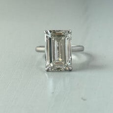 14k White Gold 9.10ct G/VS IGI Emerald Lab Grown Cathedral Solitaire Engagement Ring