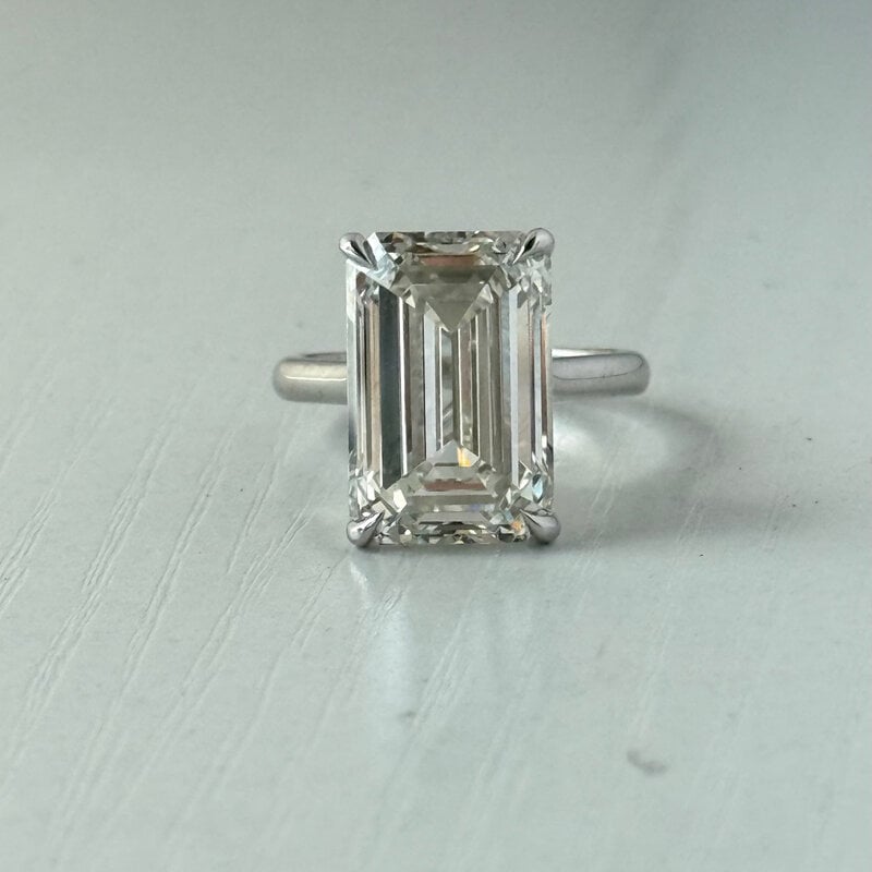 14k White Gold 9.10ct G/VS IGI Emerald Lab Grown Cathedral Solitaire Engagement Ring