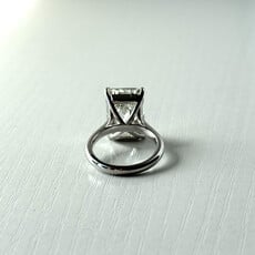 14k White Gold 9.10ct G/VS IGI Emerald Lab Grown Cathedral Solitaire Engagement Ring