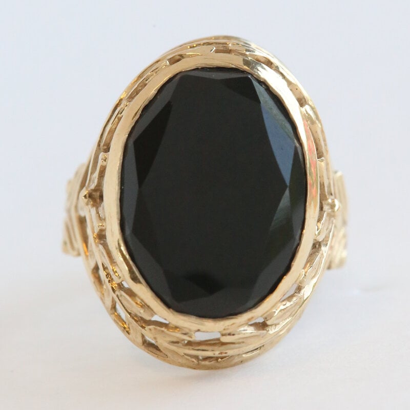 American Jewelry ESTATE 10k Yellow Gold Black Onyx Vine Openwork Design Ring