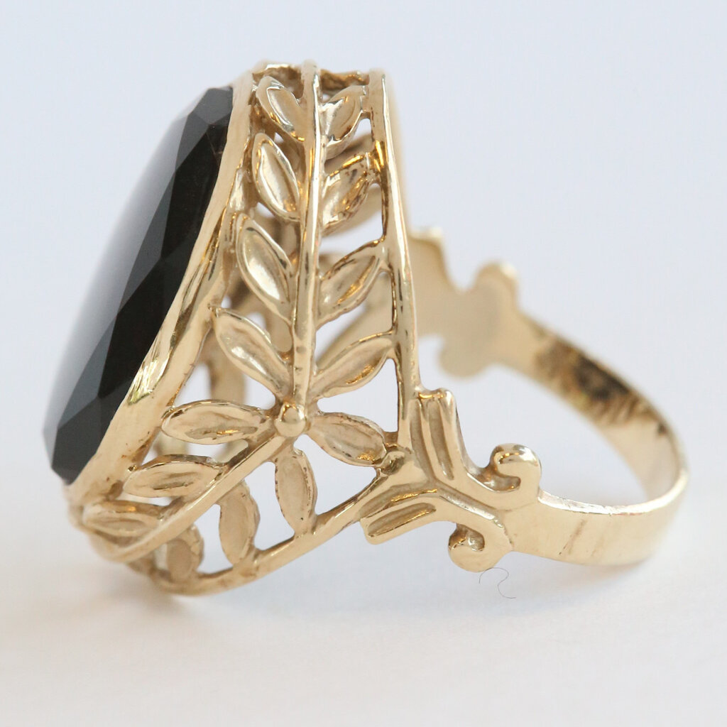 American Jewelry ESTATE 10k Yellow Gold Black Onyx Vine Openwork Design Ring