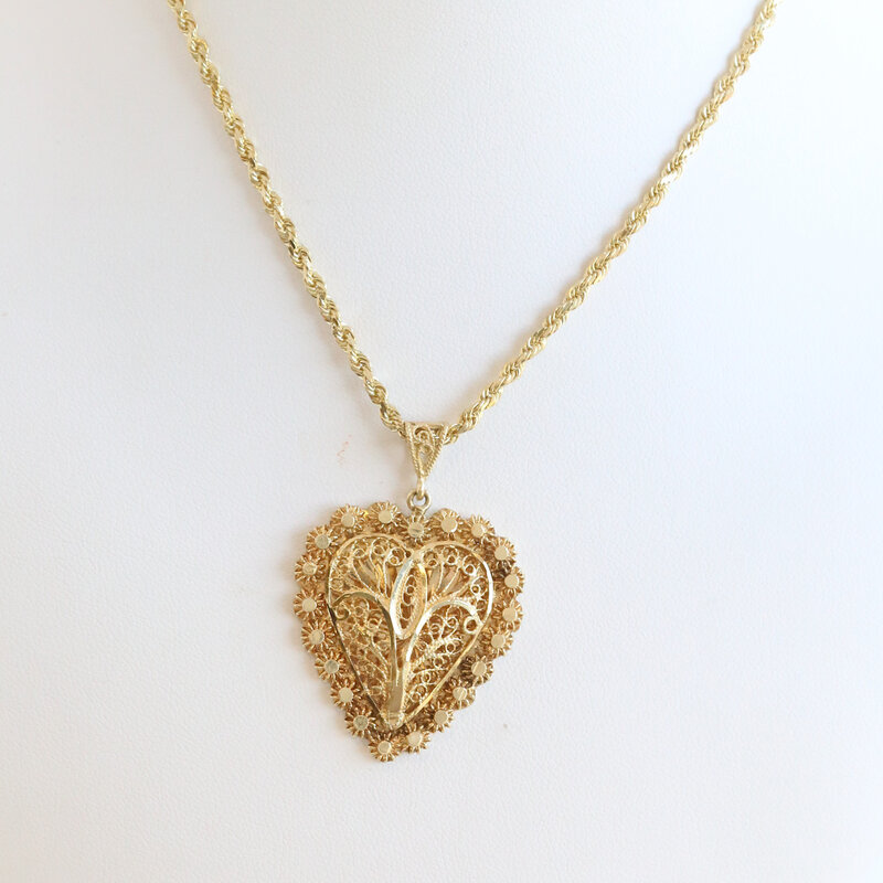 American Jewelry ESTATE 14k Yellow Gold Family Tree Heart Necklace