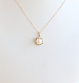 American Jewelry ESTATE 10k Yellow Gold Approx .15ctw Diamond Halo Pearl Necklace