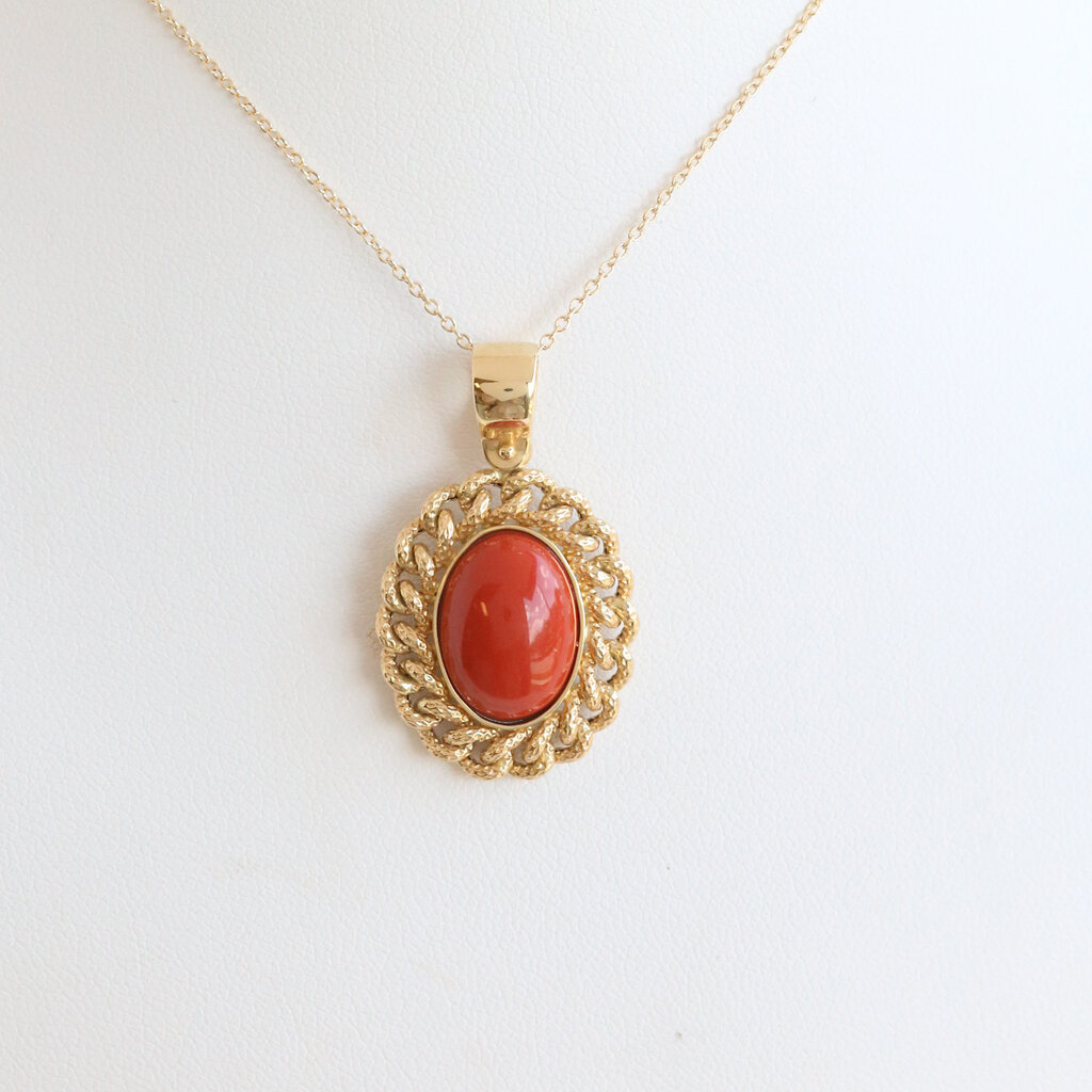American Jewelry ESTATE 14k Yellow Gold Coral Bezel Oval Necklace