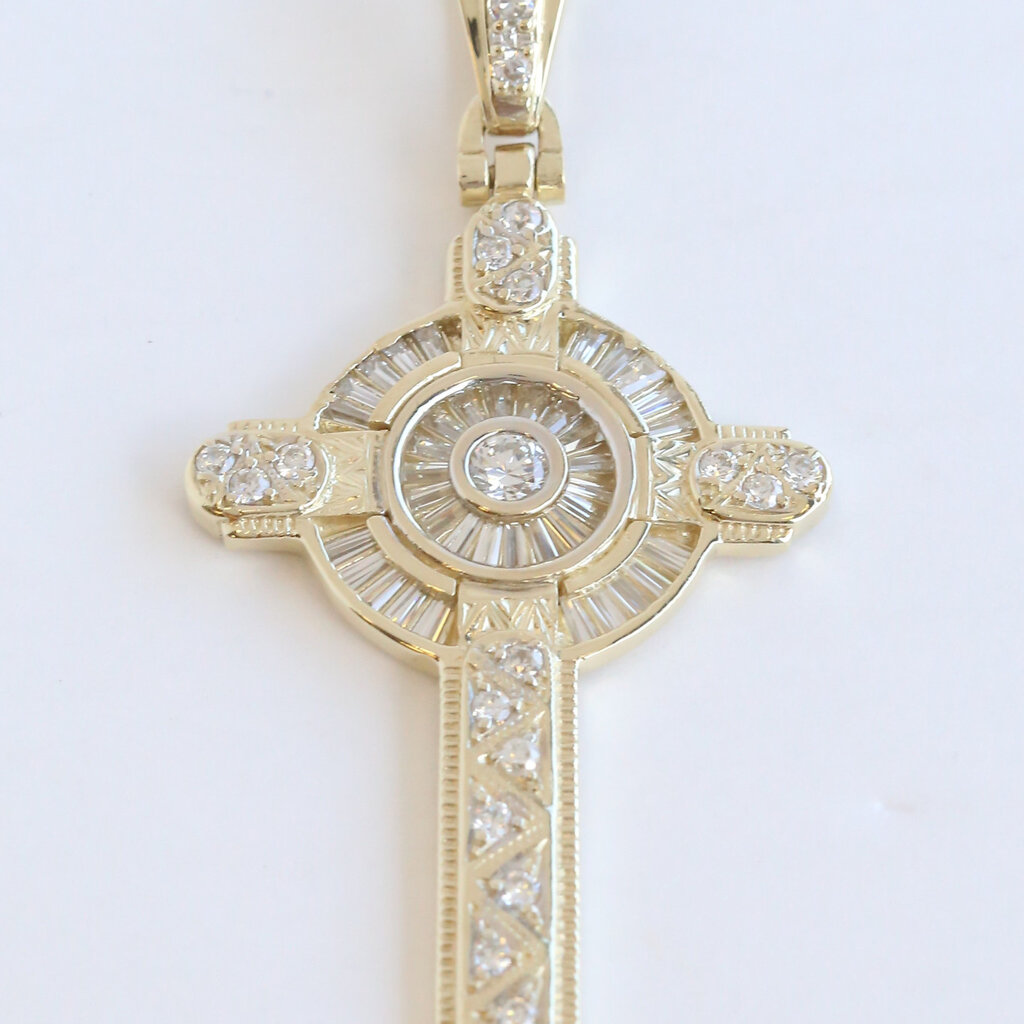 American Jewelry ESTATE 10k Yellow Gold CZ Baguette & Round Intricate Channel Set Pendant