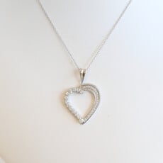 American Jewelry ESTATE 18k White Gold Approx .75ctw Diamond Open Design Heart Necklace