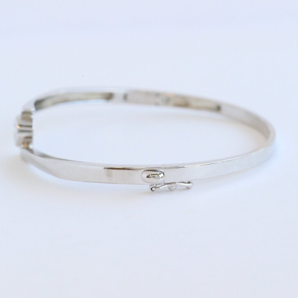 American Jewelry ESTATE 14k White Gold 1/2ct G/I1 Round Diamond Bezel Bypass Bangle Bracelet