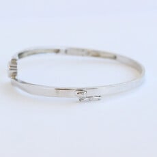American Jewelry ESTATE 14k White Gold 1/2ct G/I1 Round Diamond Bezel Bypass Bangle Bracelet