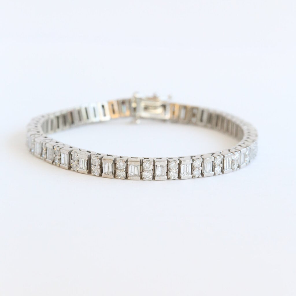 American Jewelry ESTATE 14k White Gold Approx. 6ctw Diamond Baguette & Round Tennis Bracelet (7.25")