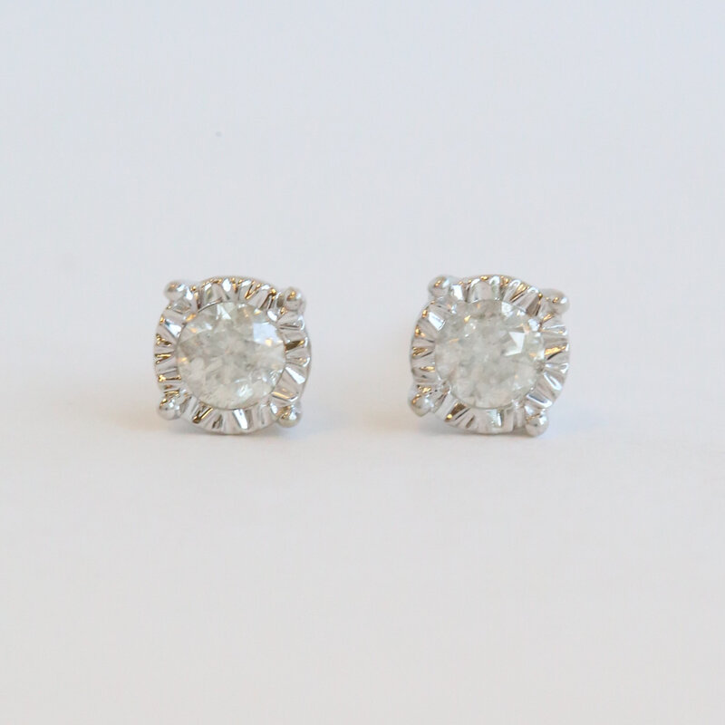 American Jewelry ESTATE 10k White Gold Approx .20ctw Diamond Illusion Set Stud Earrings