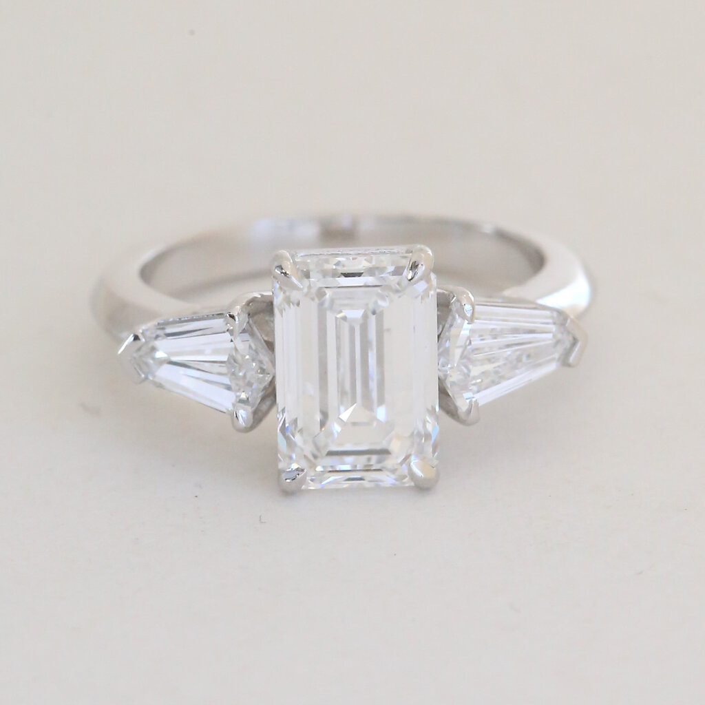 American Jewelry 14k White Gold Approx. 4ctw Lab Grown Diamond (3.01 IGI E/VS1 Ctr) Three Stone Engagement Ring