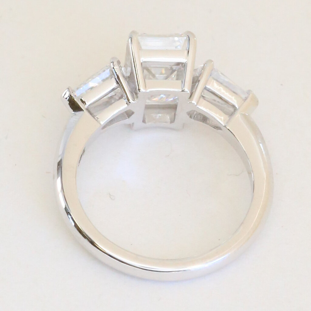 American Jewelry 14k White Gold Approx. 4ctw Lab Grown Diamond (3.01 IGI E/VS1 Ctr) Three Stone Engagement Ring