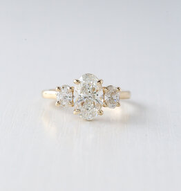 American Jewelry 14k Yellow Gold 2.53ctw (2.03 G/VS1 Center) Oval Lab Grown Diamond Three-Stone Engagement Ring (6.5)